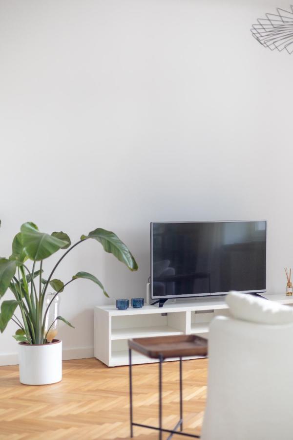 Designer Apartment In The Central Варшава Екстериор снимка
