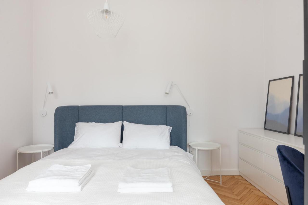 Designer Apartment In The Central Варшава Екстериор снимка